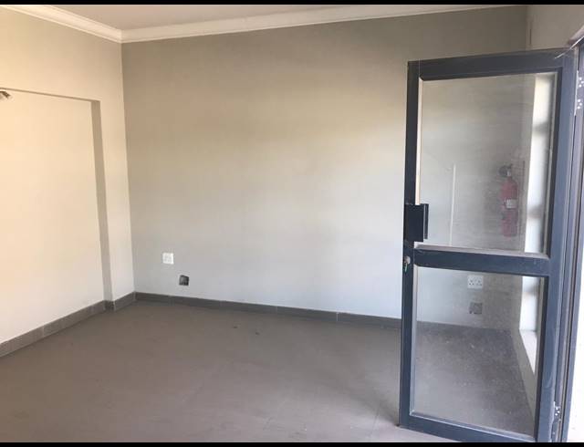 350M² WAREHOUSE TO LET IN CLEVELAND